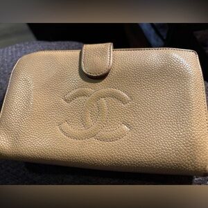 Authentic Vintage Chanel CC Timeless Bifold Wallet – Tan Caviar Leather